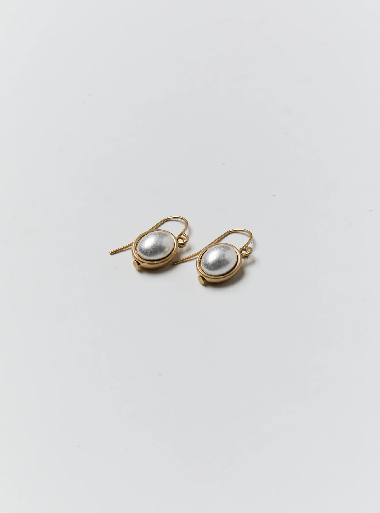 TWO TONE OVAL BEAD EARRINGS - Image 2