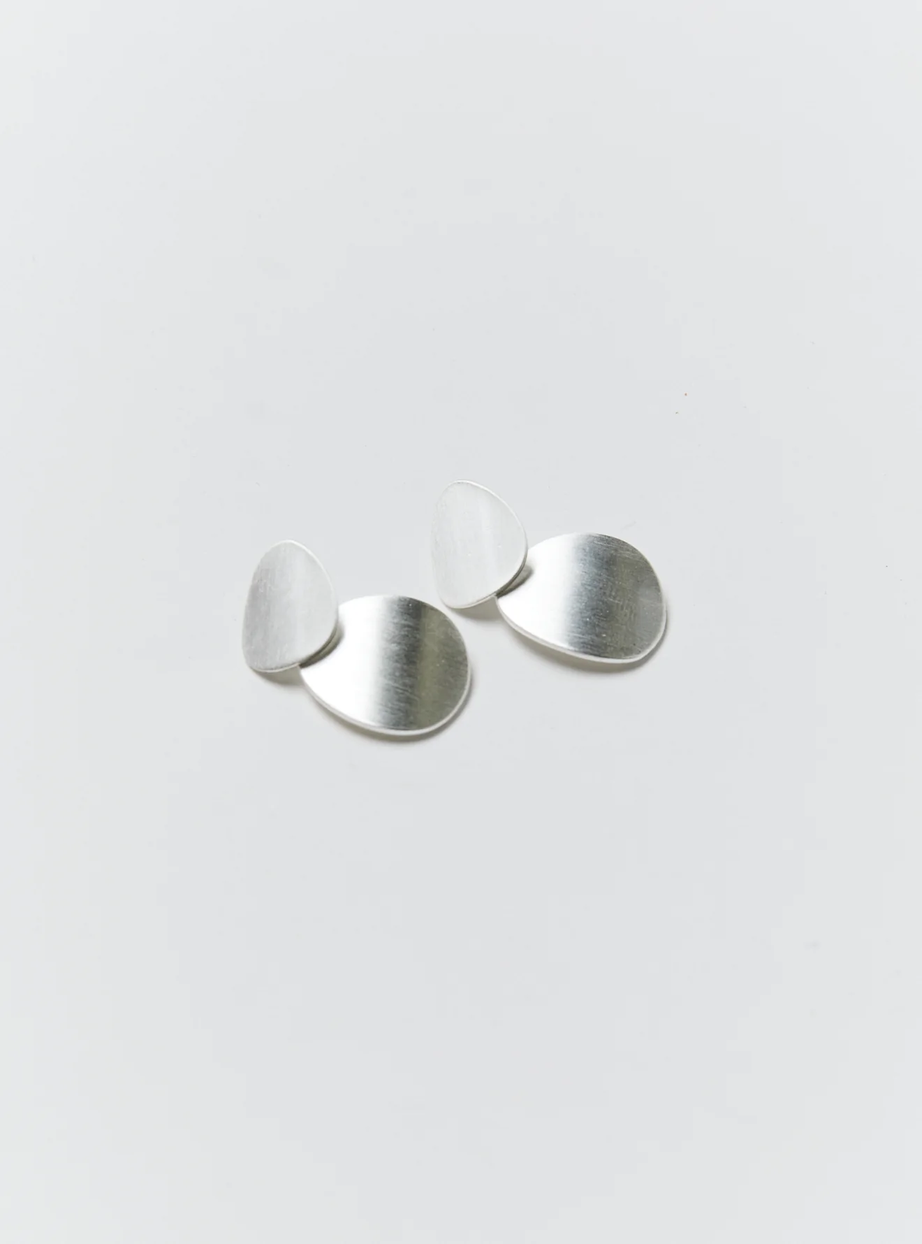 FRANKIE BRUSHED METAL EARRING - Image 2