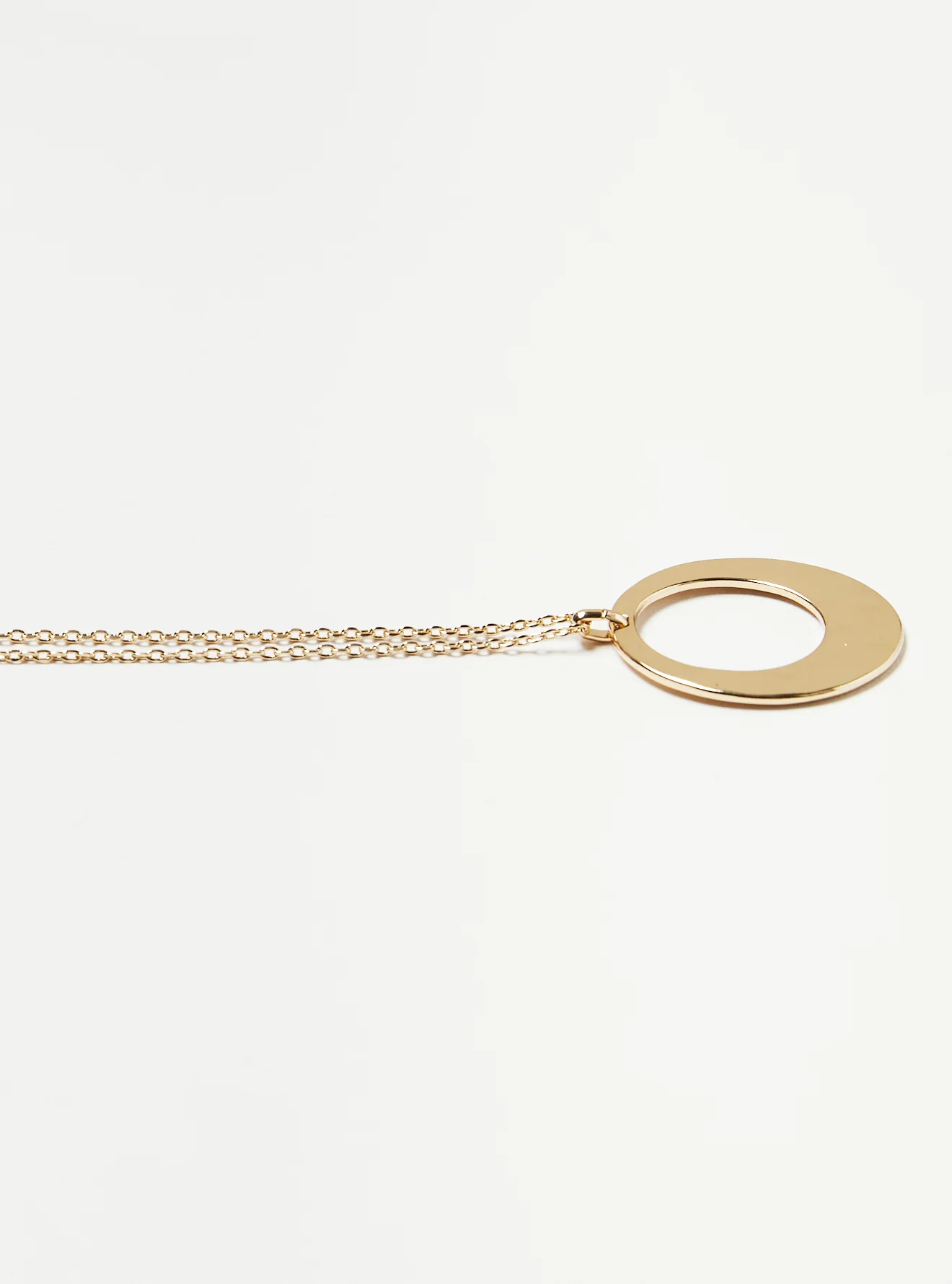 HAMMERED CIRCLE NECKLACE - Image 3