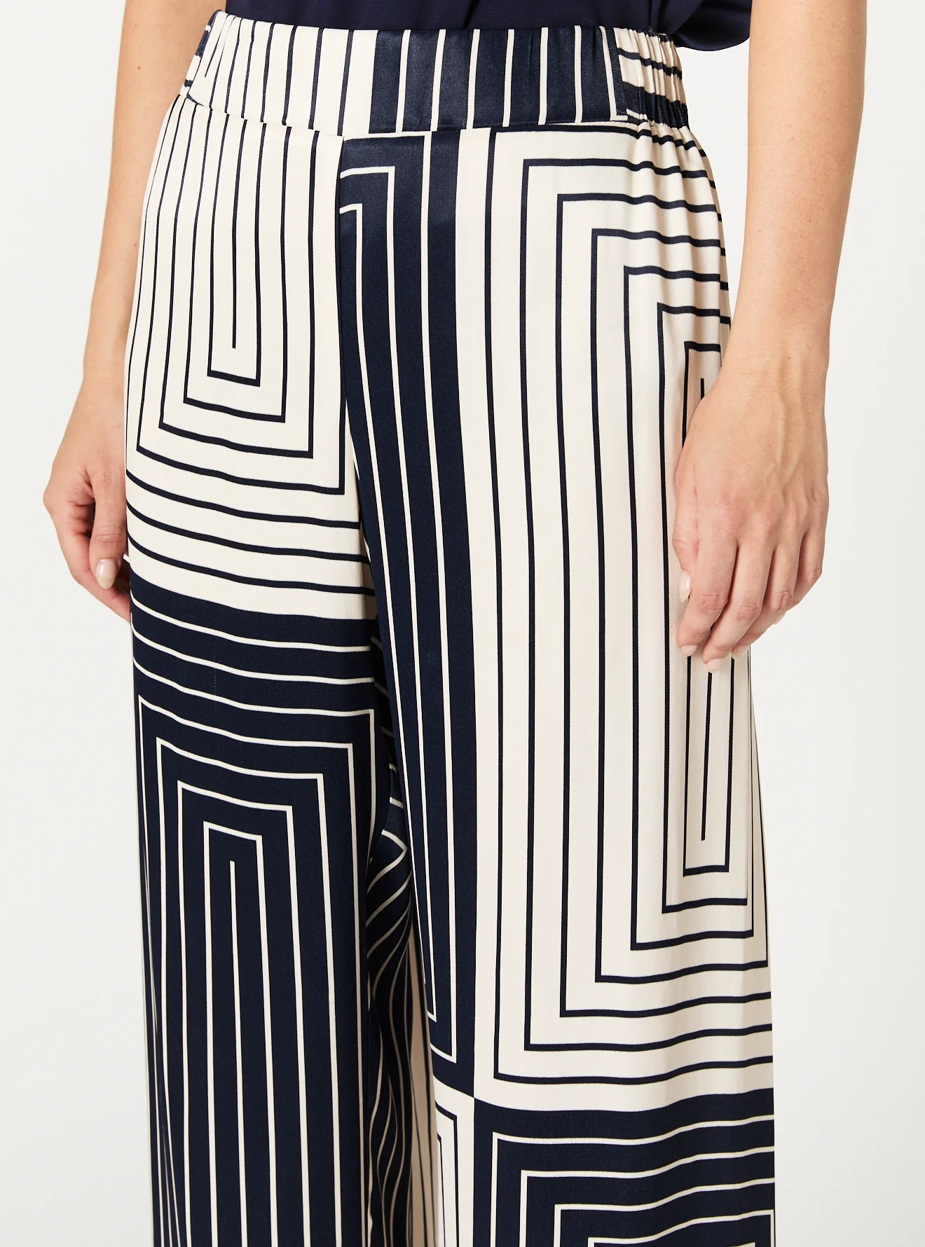 SERENA PANT - Image 5